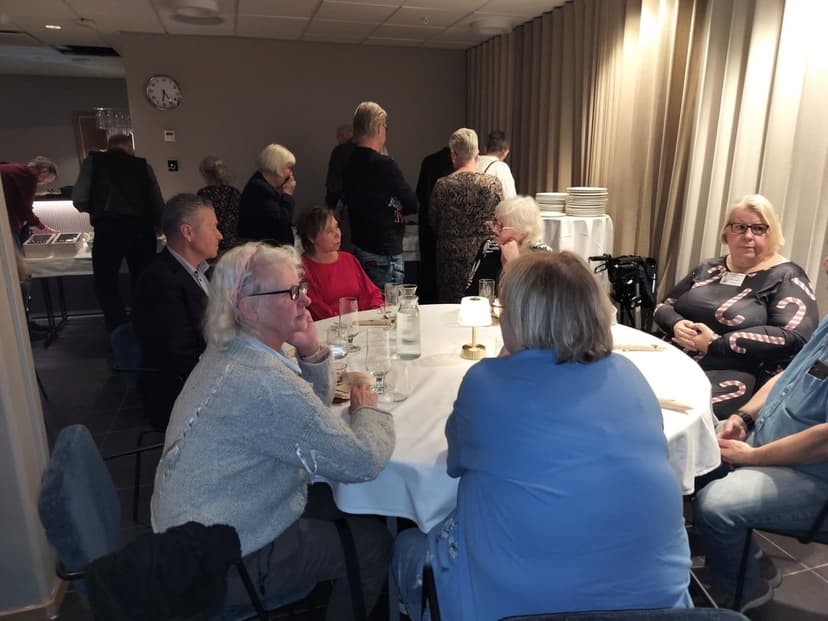 julbord esters vid bord 3 2025.jpg