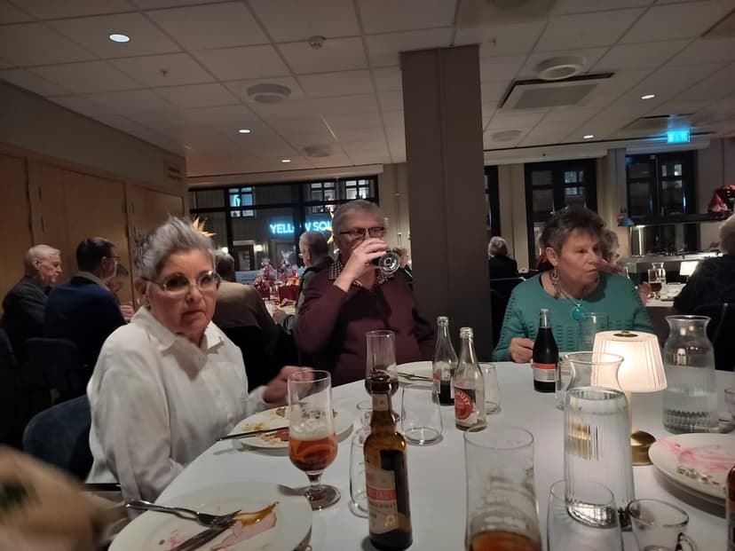 julbord esters vid bord 1 2025.jpg