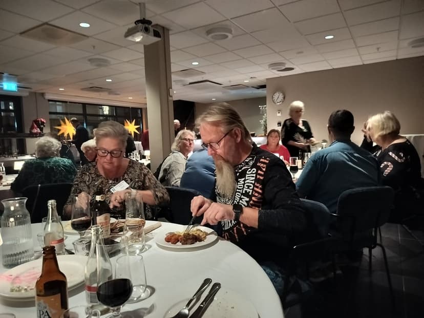 julbord esters vid bord 2 2025.jpg